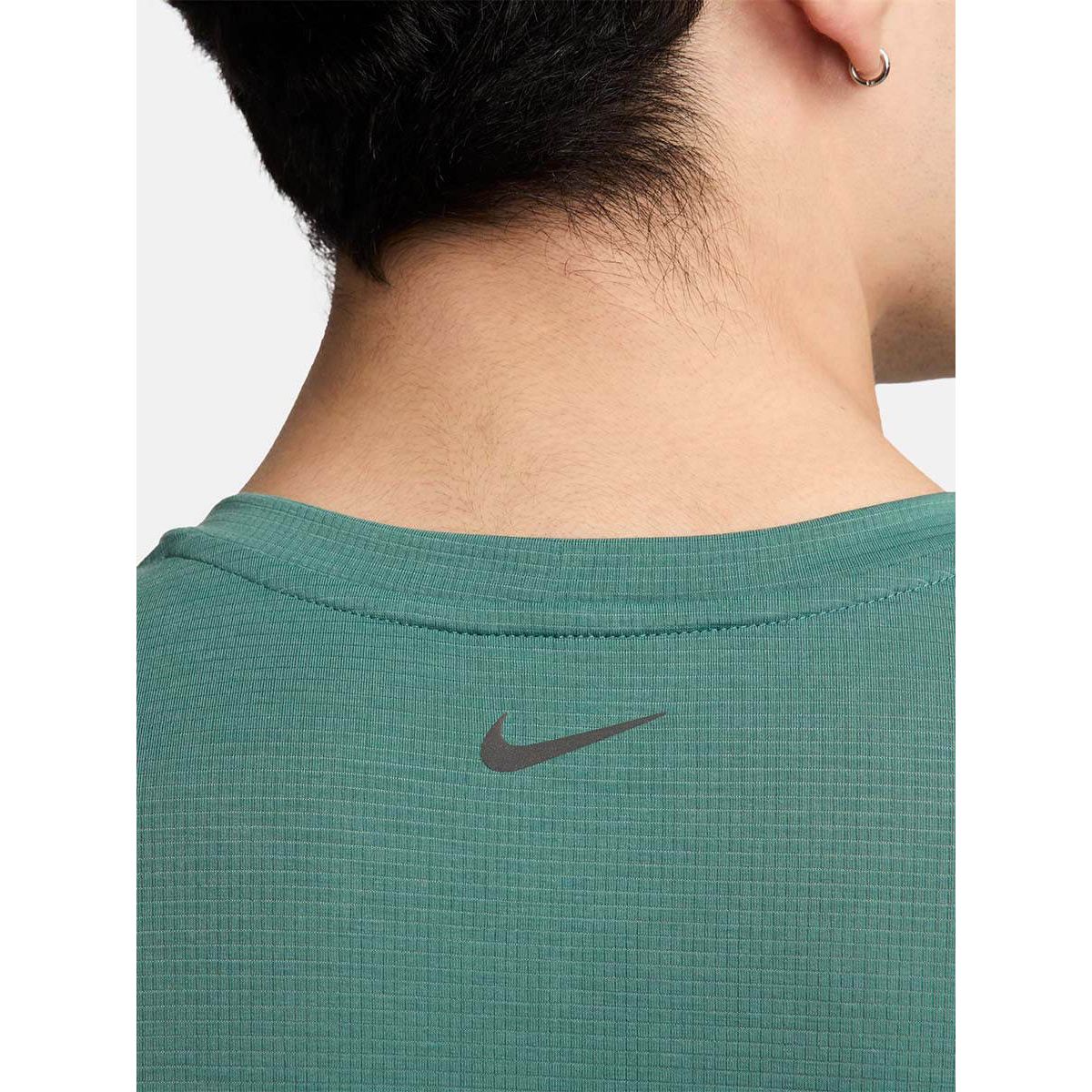NIKE Rise 365 Running Division Men's Running T-Shirt - Green - L (ASIAN SIZE)
